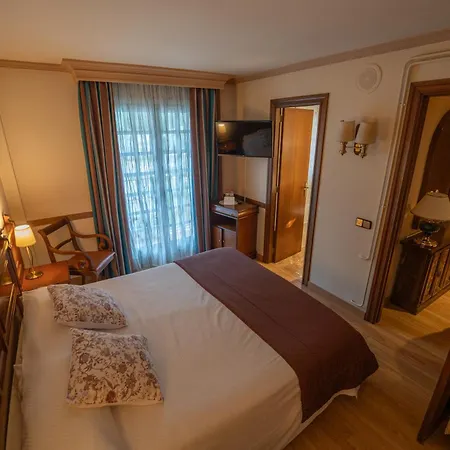 Edelweiss Hotel Camprodon